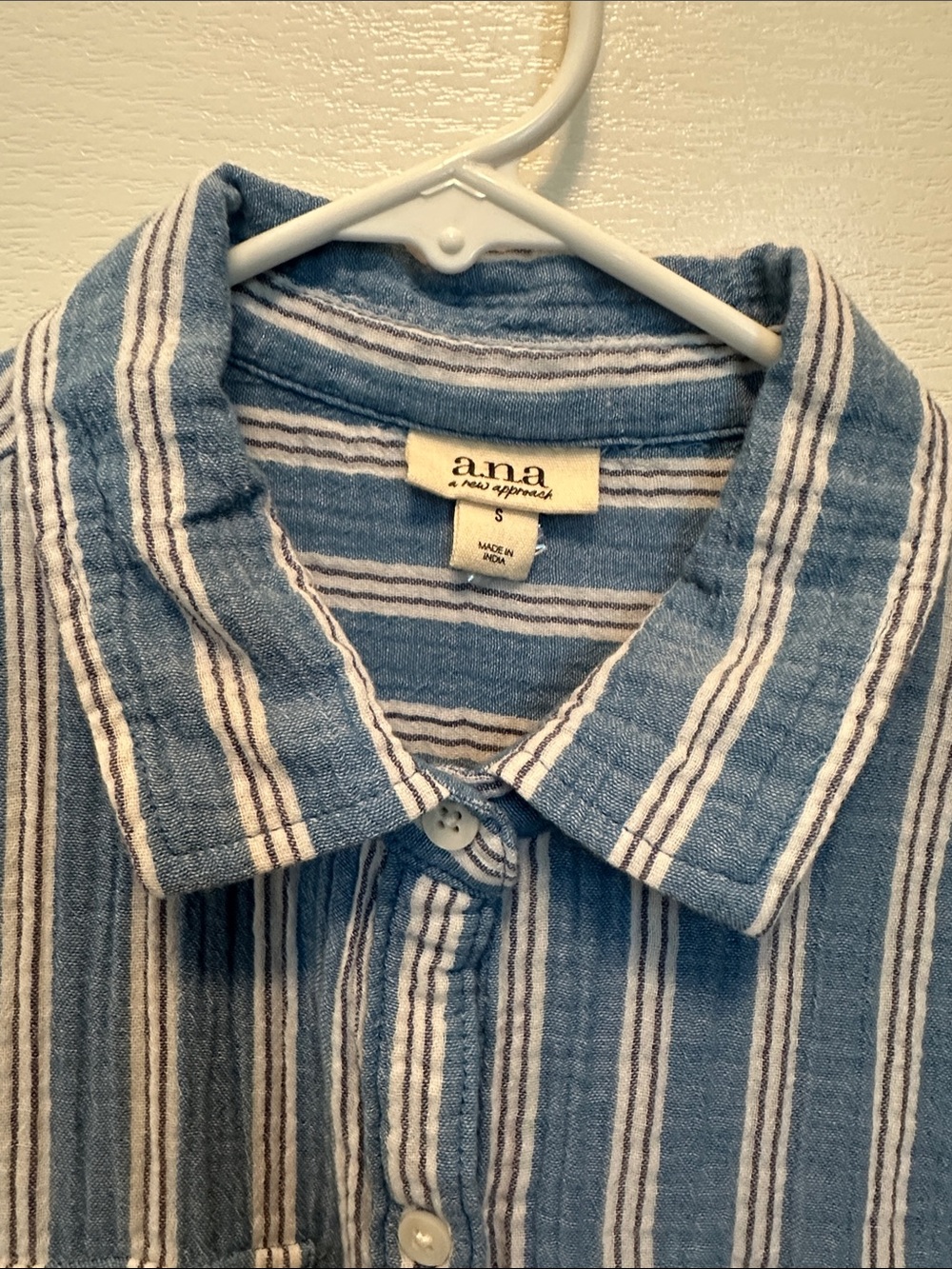 a.n.a Blue and White Striped Short-Sleeve Button-Down Shirt Beachy Size Small - Picture 2 of 5